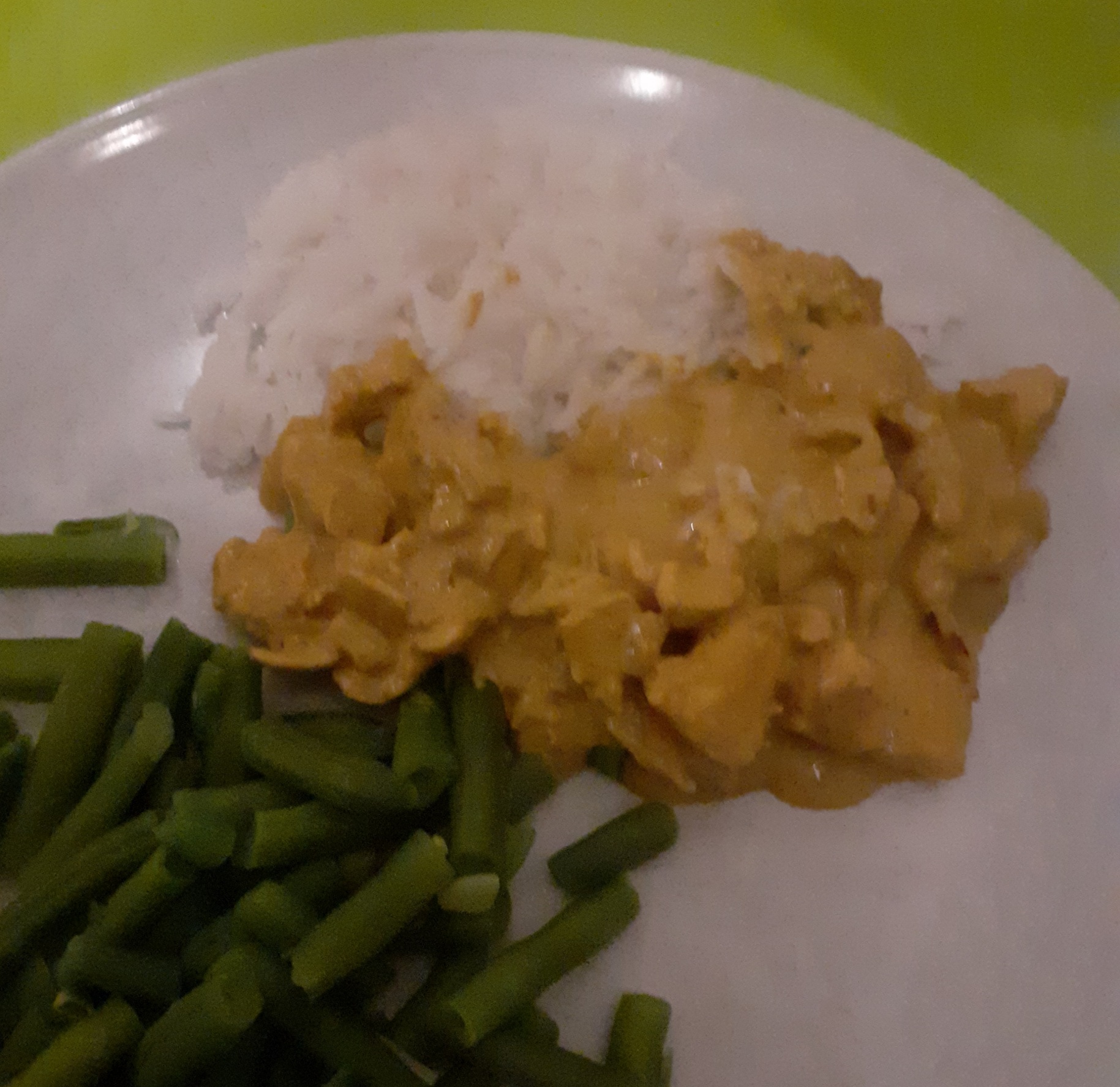 kip kerrie met bonen