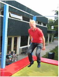 Trampoline bij het terras